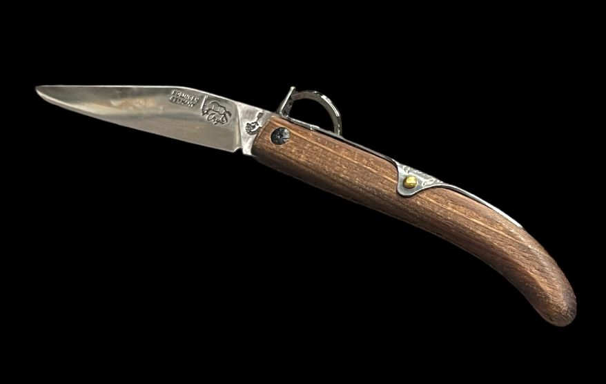 Herder Oryx Walnut Handle + Carbon Blade